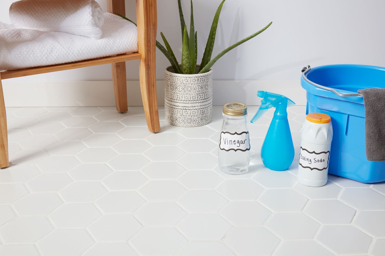 3 formas de limpiar pisos de azulejos de cerámica