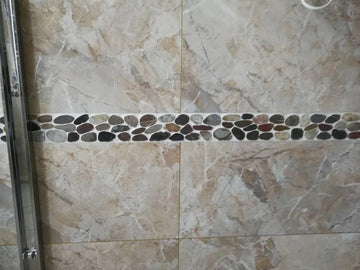 Mosaico de guijarros planos caídos de color tierra, 12.0 x 12.0 in