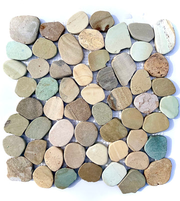 Mosaico de guijarros planos de colores mezclados 12